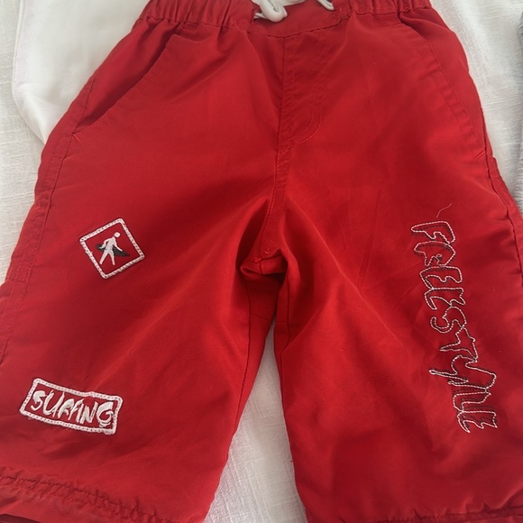 Boys Designer brand Shorts set w/ 2 tops - Picture 5 of 5